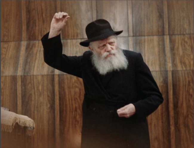 The Rebbe encouraging the singing